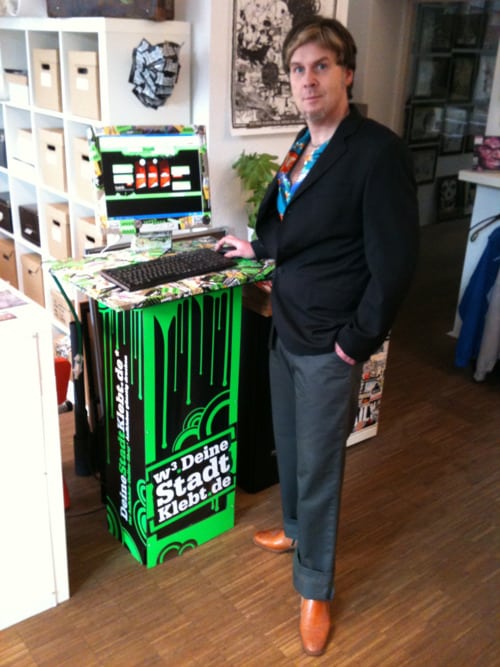 Oli vom Hatch Stickermuseum