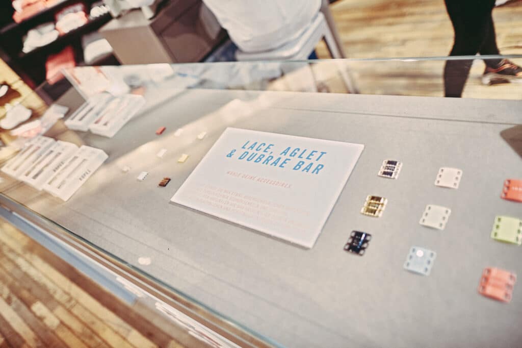 NIKE Air Max ID kicks sneakers 2 1