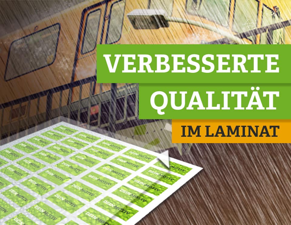 kratz- und wetterfeste Sticker vor verregnetem Hintergrund