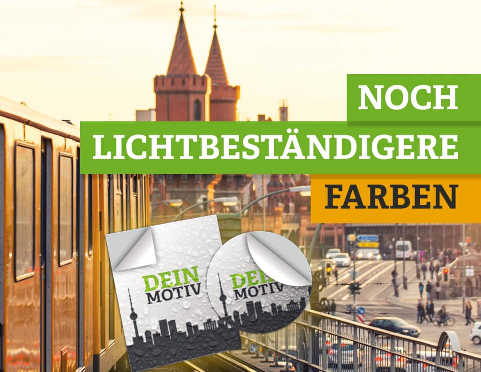 lichtbeständige Sticker vor sonnigem Berlin-Panorama