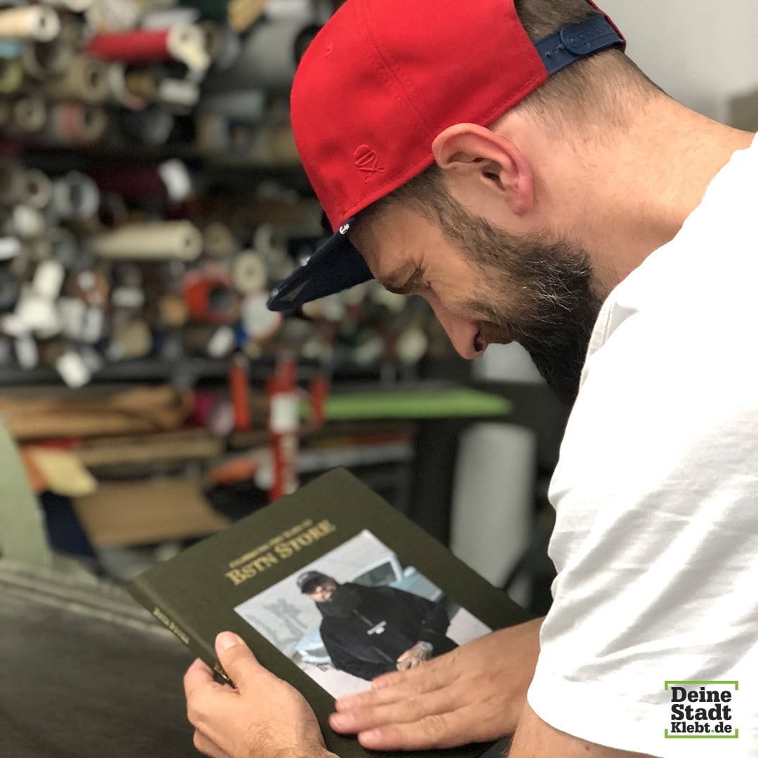 „Behind The Scenes“ beim Hardcover-Druck 8 BSTN-Lookbook