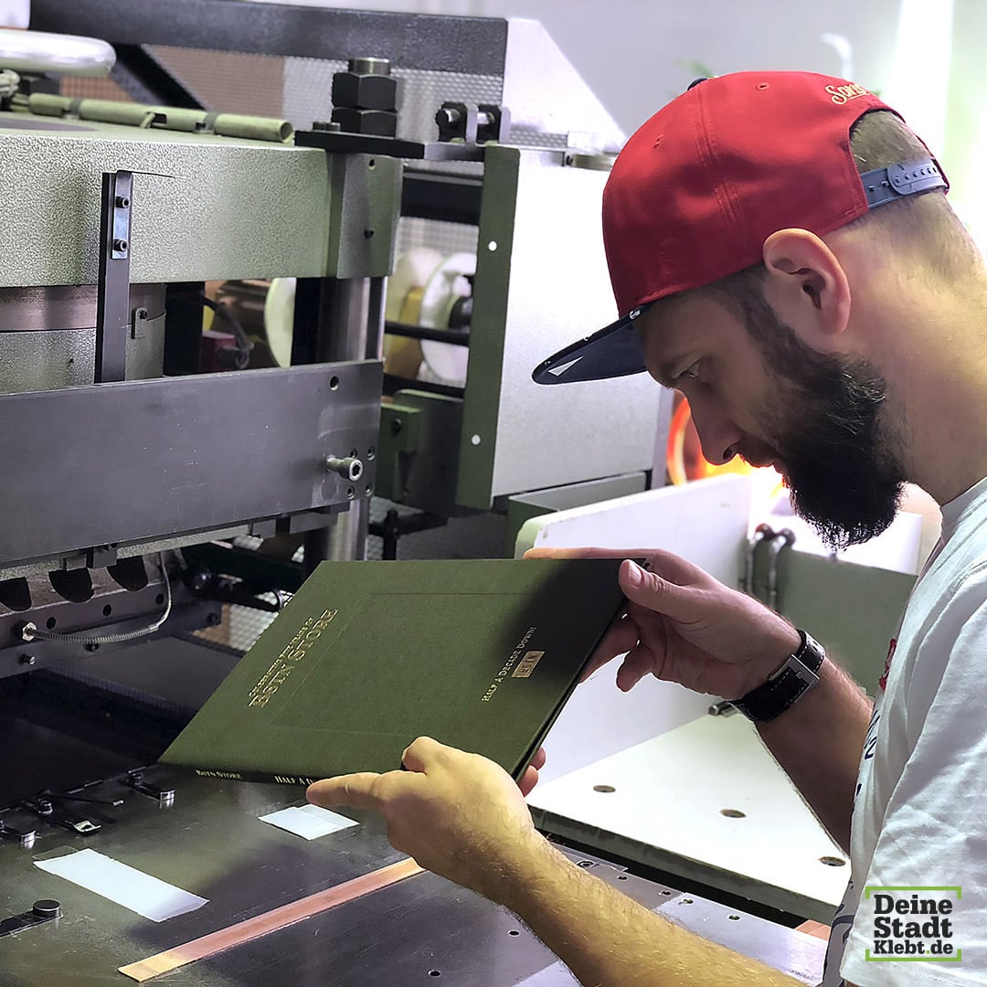 „Behind The Scenes“ beim Hardcover-Druck 5 BSTN-Lookbook