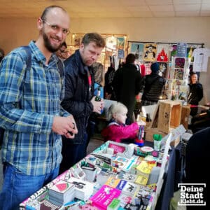 Besucher bei den Berlin Graphic Days am Messestand von DeineStadtKlebt.de