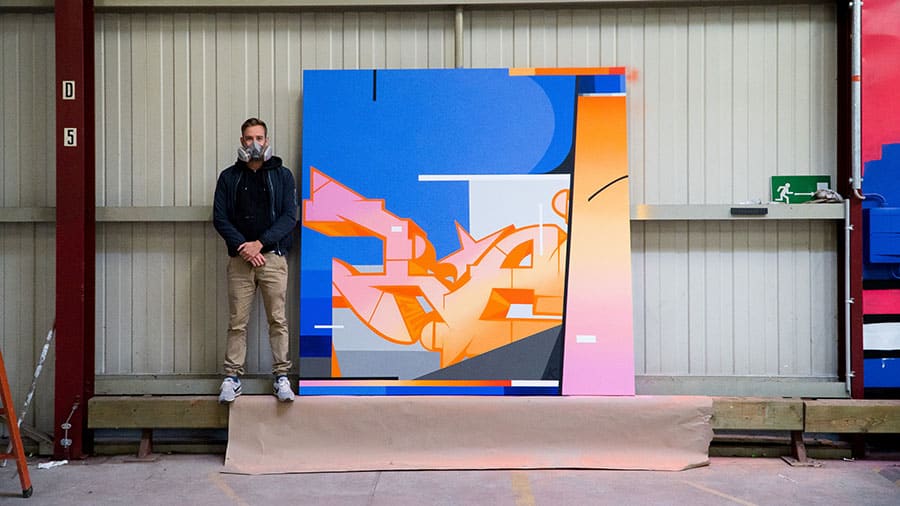 Graffitikunst des Künstlers Raws Tim Raue aka Raws mit eines seiner Kunstwerke