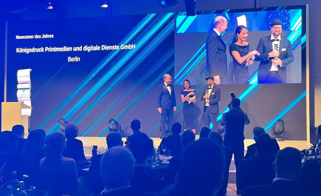 DeineStadtKlebt.de gewinnt Silber beim Druck & Medien Award 2025 1 Preisverleihung DruckMedien Award 2025